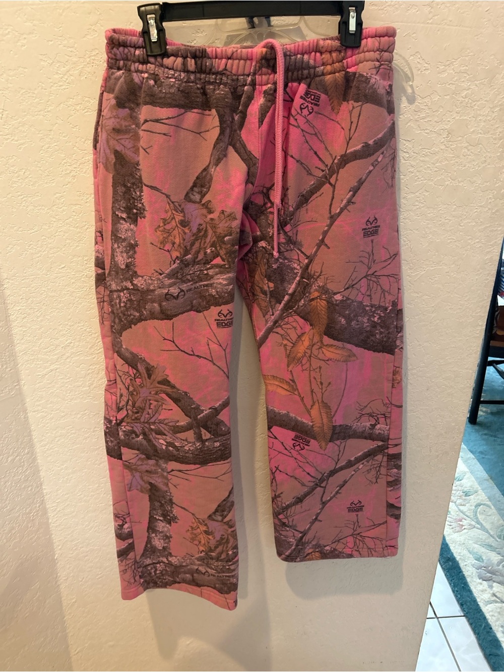 Women's Pink Camo Straight-Leg Sweatpants